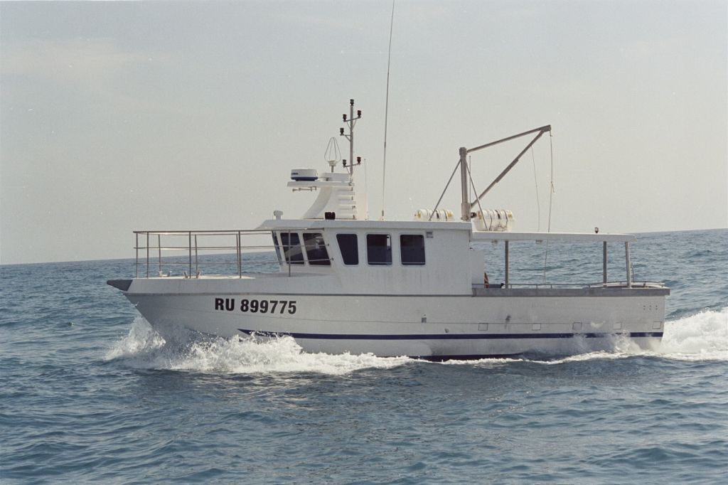 Barco de Pesca Palangreiro de Superfície video