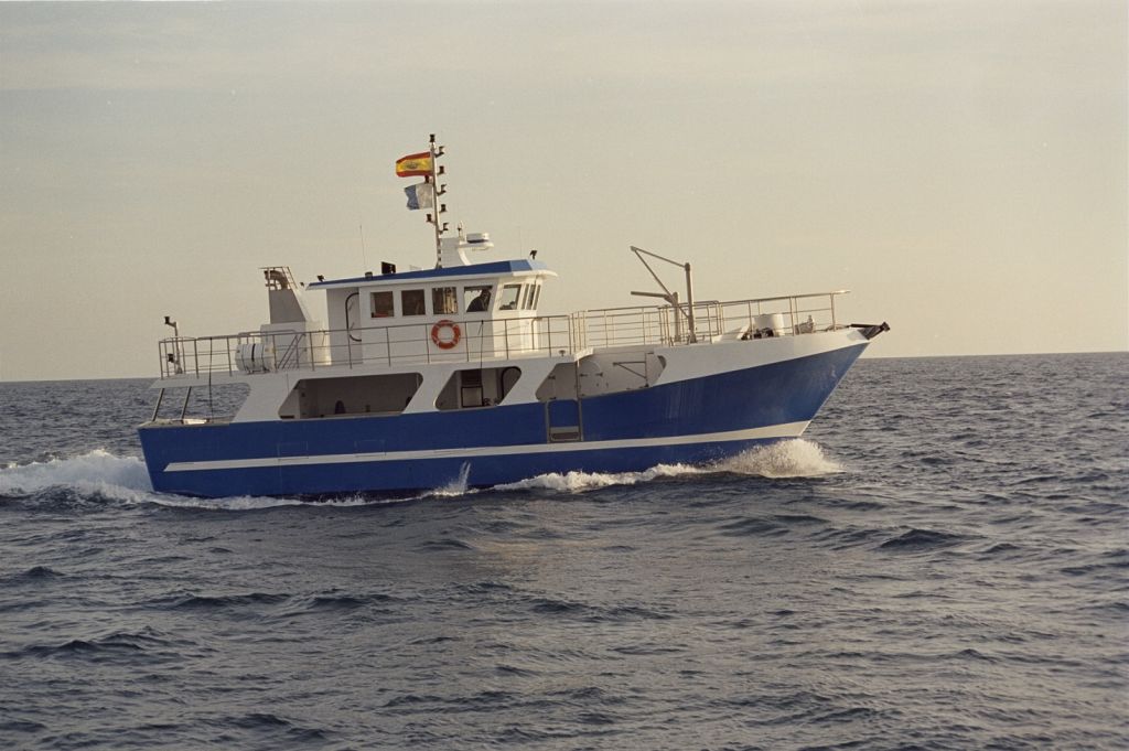 Barco de Pesca Palangreiro de Superfície video