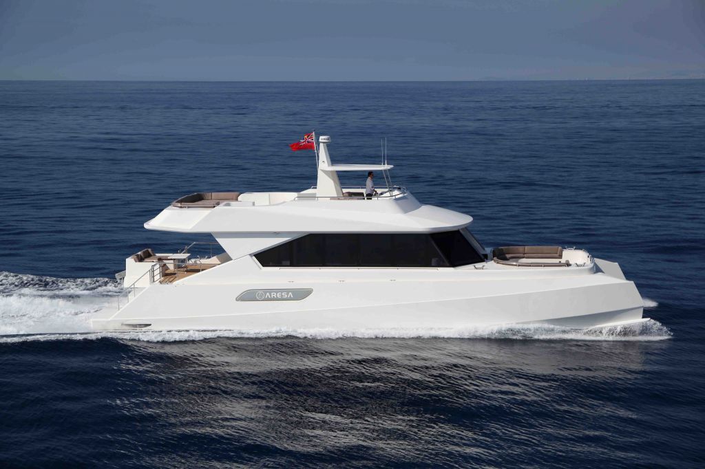 ARESA 2400 - 2100 Yacht Cat video