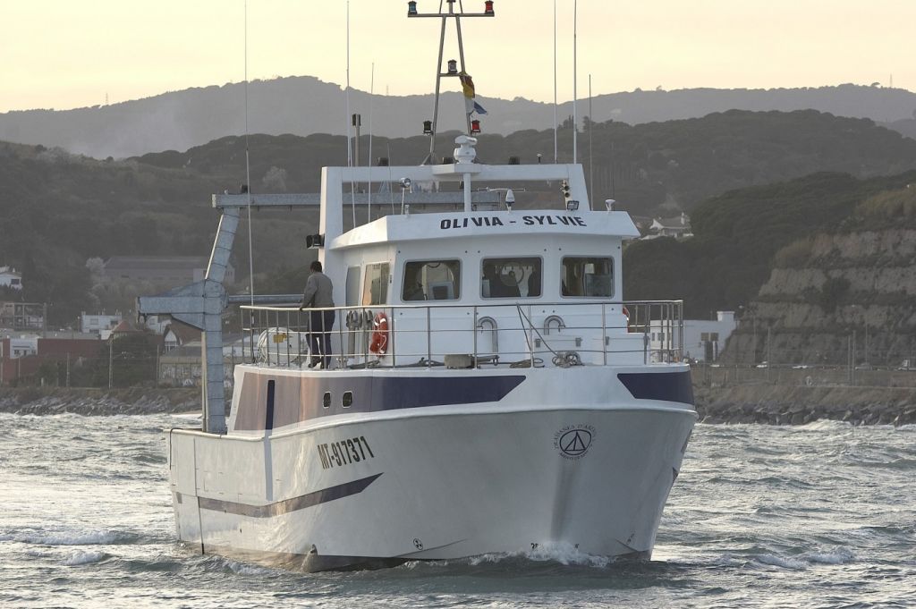 ARESA 2500 TW STERN TRAWLER 