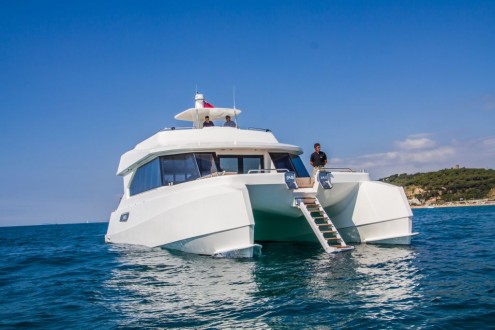 ARESA 2400 - 2100 Yacht Cat photo 2