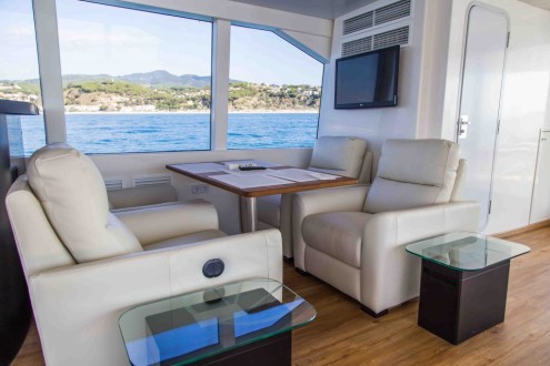 ARESA 2400 - 2100 Yacht Cat photo 9