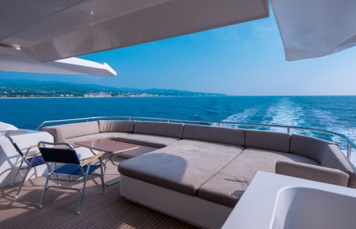 ARESA 2400 - 2100 Yacht Cat photo 11