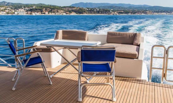 ARESA 2400 - 2100 Yacht Cat photo 13