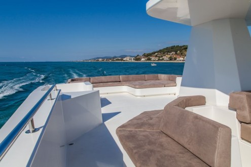 ARESA 2400 - 2100 Yacht Cat photo 14