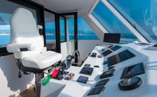 ARESA 2400 - 2100 Yacht Cat photo 16